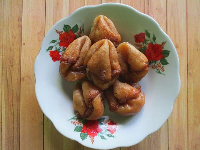 Kue Adrem, 1. Gudeg , 2. Krecek, 3. Bakpia Pathok, 4. Yangko, 5. Oseng Mercon, 6. Cilok Gajahan, 7. Cenil Jogja , 8. Geplak , 9. Coklat Monggo , 10. Bakmi Jogja , 11. Gatot Gunung Kidul , 12. Walang atau Belalang Goreng, 13. Nasi Tiwul, 14. Sego Abang Jirak , 15. Sayur Lombok Ijo , 16. Bakmi Pentil , 17. Peyek Tumpuk , 18. Mie Des , 19. Kue Adrem , 20. Sate Klatak , 21. Wedang Uwuh, 22. Wedang Ronde, 23. Nasi Kucing, 24. Mangut Lele, 25. Kopi Jos, 26. Ingkung Ayam, 27. Mie Lethek, 28. Soto Bathok, 29. Kipo, 30. Soto Lenthok, 31. Brongkos, 32. Geblek, 33. Sate Petir, 34. Tengkleng Gajah, 35. Kicak, 36. Sate Kere, 37. Kripik Belut, 38. Enthok Slenget, 39. Sego Pliket, 40. Sego Godhog, 41. Sambel Welut
