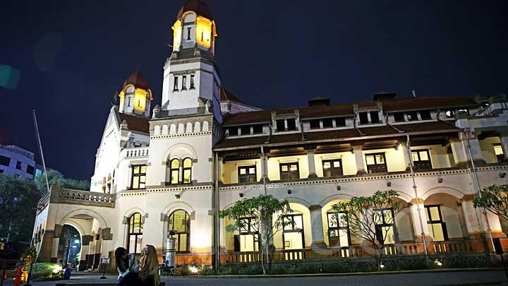1. Candi Gedong Songo, 2. Lawang Sewu , 3. Masjid Agung Jawa Tengah , 4. Pagoda Buddhagaya Watugong , 5. Umbul Sidomukti, 6. Sam Poo Kong, 7. Tugu Muda Semarang , 8. Masjid Kauman Semarang , 9. Semarang Contemporary Art Gallery, 10. Taman Srigunting , 11. Old City 3D Art Museum , 12. Puri Maerokoco, 13. Setiya Aji Flower Farm, 14. Wisata Gunung Kelir, 15. Hutan Pinus Kayon , 16. Goa Kreo dan Waduk Jatibarang , 17. Pantai Marina, 18. Taman Rekreasi Wonderia , 19. Bantir Hills, 20. Bukit Rong , 21. Museum Kereta Api Ambarawa , 22. La Kana White Chapel , 23. Bukit VW Semarang , 24. The Hills , 25. Kampoeng Wisata Taman Lele , 26. Wisata Eling Bening , 27. Taman Tabanas, 28. Benteng Pendem Ambarawa, 29. Curug Lawe , 30. Kota Lama , 31. Pantai Tirang , 32. Air Terjun Kali Pancur , 33. Banjir Kanal Barat , 34. Kebun Binatang Semarang , 35. Taman Wisata Tinjomoyo, 36. Water Blaster Bukit Candi Golf , 37. Simpang Lima Semarang , 38. Brown Canyon , 39. Rawa Pening  , 40. Kampung Wisata Rawa , 41. Goa Tirta Mulya 