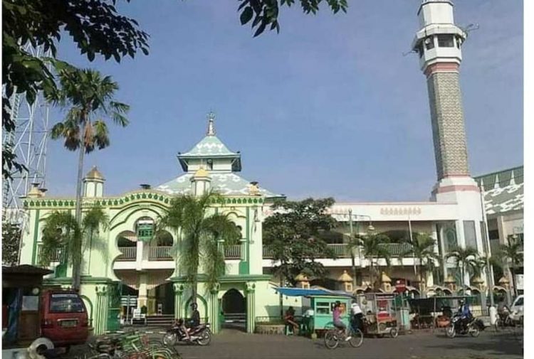 Masjid Kauman Semarang , 1. Candi Gedong Songo, 2. Lawang Sewu , 3. Masjid Agung Jawa Tengah , 4. Pagoda Buddhagaya Watugong , 5. Umbul Sidomukti, 6. Sam Poo Kong, 7. Tugu Muda Semarang , 8. Masjid Kauman Semarang , 9. Semarang Contemporary Art Gallery, 10. Taman Srigunting , 11. Old City 3D Art Museum , 12. Puri Maerokoco, 13. Setiya Aji Flower Farm, 14. Wisata Gunung Kelir, 15. Hutan Pinus Kayon , 16. Goa Kreo dan Waduk Jatibarang , 17. Pantai Marina, 18. Taman Rekreasi Wonderia , 19. Bantir Hills, 20. Bukit Rong , 21. Museum Kereta Api Ambarawa , 22. La Kana White Chapel , 23. Bukit VW Semarang , 24. The Hills , 25. Kampoeng Wisata Taman Lele , 26. Wisata Eling Bening , 27. Taman Tabanas, 28. Benteng Pendem Ambarawa, 29. Curug Lawe , 30. Kota Lama , 31. Pantai Tirang , 32. Air Terjun Kali Pancur , 33. Banjir Kanal Barat , 34. Kebun Binatang Semarang , 35. Taman Wisata Tinjomoyo, 36. Water Blaster Bukit Candi Golf , 37. Simpang Lima Semarang , 38. Brown Canyon , 39. Rawa Pening  , 40. Kampung Wisata Rawa , 41. Goa Tirta Mulya 