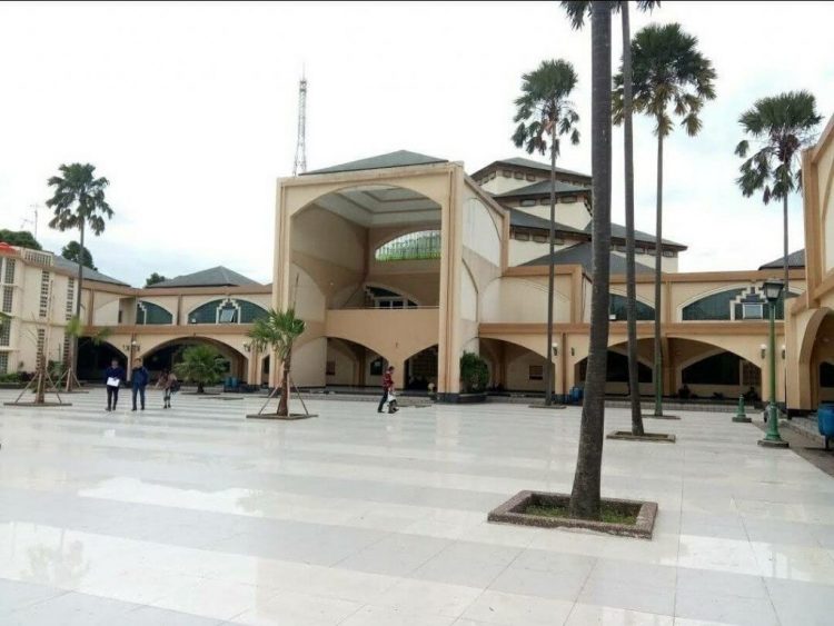Masjid Pusdai via Kubahmadina, 1. Taman Sejarah Bandung, 2. Taman Balai Kota, 3. Taman Vanda, 4. Taman Jomblo (Taman Pasupati), 5. Taman Fotografi, 6. Jalan Braga dan Asia Afrika, 7. Taman Musik Centrum, 8. Gedung Sate, 9. Pet Park, 10. Taman Film, 11. Bukit Teletubbies, 12. Taman Hutan Babakan Siliwangi, 13. Kampung Cibunut, 14. Taman Cemara ala Bukit Jamur Rancabolang, 15. Tebing Gunung Hawu, 16. Sanghyang Tikoro, 17. Goa Purba ala Sanghyang Poek, 18. Hutan Pinus Rahong, 19. Alun-alun Bandung, 20. Puncak Ciumbuleuit, 21. Taman Lansia, 22. Masjid Pusdai, 23. Taman Superhero, 24. Cikapundung Riverspot