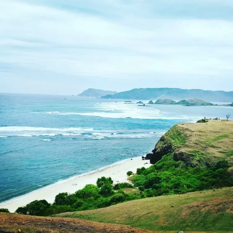 Mengunjungi Bukit Merese via Google Maps @Abdul Wahid, Lokasi Pantai Tanjung Aan, Rute Menuju Pantai Tanjung Aan, Jam Operasional , Tiket Pantai Tanjung Aan, Fasilitas Pantai Tanjung Aan, Pantai Tanjung Aan di Lombok, Batu Payung di Pantai Tanjung Aan Lombok, Berjemur di Pantai Tanjung Aan di Lombok, Daya Tarik Pantai Tanjung Aan, Tips Mengunjungi Pantai Tanjung Aan, Penginapan