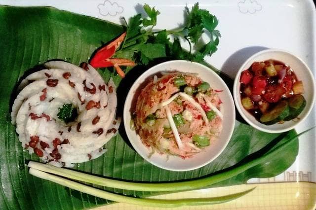 Nasi Lapola via Cookpad, 1. Gohu Ikan , 2. Ikan Kuah Pala Banda , 3. Ikan Komu Asar , 4. Papeda Khas Maluku , 5. Nasi Jaha , 6. Sagu Woku Komo-Komo , 7. Sambal Colo-colo , 8. Bubur Sagu Ubi , 9. Nasi Lapola , 10. Kohu-Kohu , 11. Gatang Kenari, 12. Kasbi Komplet, 13. Acar Kuning, 14. Kue Asida, 15. Kue Bagea, 16. Halua Kenari, 17. Lapis Palaro, 18. Sagu Lempeng, 19. Bubur Ne, 20. Sagu Gula, 21. Kopi Sibu-Sibu