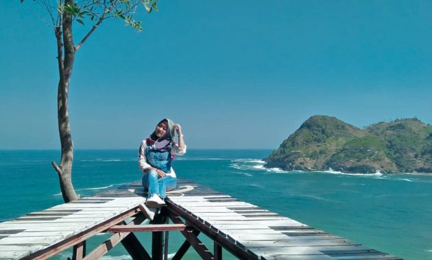 1. Benteng Van der Wijck, 2. Pantai Suwuk, 3. Goa Barat, 4. Pantai Watu Bale, 5. Curug Silancur, 6. Pantai Karang Bolong, 7. Waduk Sempor, 8. Bukit Pranji, 9. Pantai Menganti, 10. Goa Jatijajar