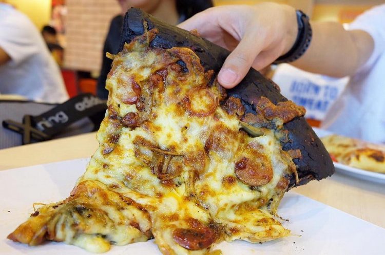 Pizza Grand Lucky via IG @bubueataway, 1. Pizza Hut, 2. Domino’s Pizza, 3. Panties Pizza, 4. Pezzo Pizza, 5. Pizza Grand Lucky, 6. Pizza Prank (Tutup Permanen), 7. Classic Pizza Cone (Tutup), 8. Mamma Rosy, 9. Pizza Place, 10. Pizza é Birra Sports Bar, 11. Pizza Marzano, 12. Caffé milano, 13. Sliced Pizzeria, 14. Pizzeria Cavalese, 15. Trattoria, 16. Pizza Maru, 17. Toscana, 18. Casadina Kitchen &amp; Bakery, 19. Ocha &amp; Bella, 20. Le Quartier, 21. Pizza Barboni, 22. Henk’s Pizza, 23. Odysseia, 24. Popolamama, 25. Will’s Restaurant &amp; Bar