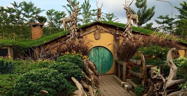Rumah Hobbit di Farmhouse Susu Lembang, Bandung, 1. Edukasi Taman Lalu Lintas Ade Irma Suryani, 2. Edukasi Taman Superhero, 3. Edukasi Kebun Binatang Bandung, 4. Edukasi Phantasia Barbie Gallery, 5. Wisata Padepokan Dayang Sumbi, 6. Wisata Kampung Gajah, 7. Edukasi Jendela Alam, 8. Edukasi Saung Angklung Udjo, 9. Edukasi Bandung Science Center, 10. Edukasi Crayon’s Craf & Co, 11. Taman Kupu Cihanjuang, 12. Karang Setra Waterpark, 13. Taman Bermain MIM, 14. Trans Studio, 15. Kebun Strawberry Ciwidey, 16. Miss Bee Providore, 17. Gang Sereh, 18. Maya Hirai School of Origami, 19. SPICE Camp (Spirit Camp Educity), 20. Komunitas Hong, 21. Crayon’s Craft & Co, 22. Rumah Batik Komar, 23. The Farm House, 24. Ciwidey Valley Waterpark Resort, 25. Kampung Batu Malakasari, 26. Bandung Carnival Land, 27. Ranca Upas, Ciwidey, 28. Kampung Dago Pojok, 29. Dusun Bambu Family Leisure Park, 30. Park Hopping, 31. De’Ranch, 32. Dago Dream Park, 33. Fairy Garden (Fairy Garden By The Lodge), 34. Lembang Park & Zoo, 35. Sudut Pandang Bandung, 36. Terminal Wisata Grafika Cikole