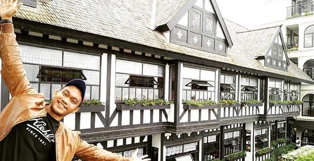 Rumah Tradisional Bernuansa Eropa via IG @brataindonesia, Lokasi dan Harga Tiket Farmhouse Lembang, Rute Ke Farmhouse Lembang, Harga Tiket Masuk, Jam Operasional Farmhouse Lembang, Fasilitas Farmhouse Lembang, Objek Wisata Favorit di Farmhouse Lembang Bandung, Tips Liburan ke Farmhouse Lembang