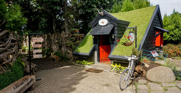 Rumah Tradisional Bernuansa Eropa, Lokasi dan Harga Tiket Farmhouse Lembang, Rute Ke Farmhouse Lembang, Harga Tiket Masuk, Jam Operasional Farmhouse Lembang, Fasilitas Farmhouse Lembang, Objek Wisata Favorit di Farmhouse Lembang Bandung, Tips Liburan ke Farmhouse Lembang
