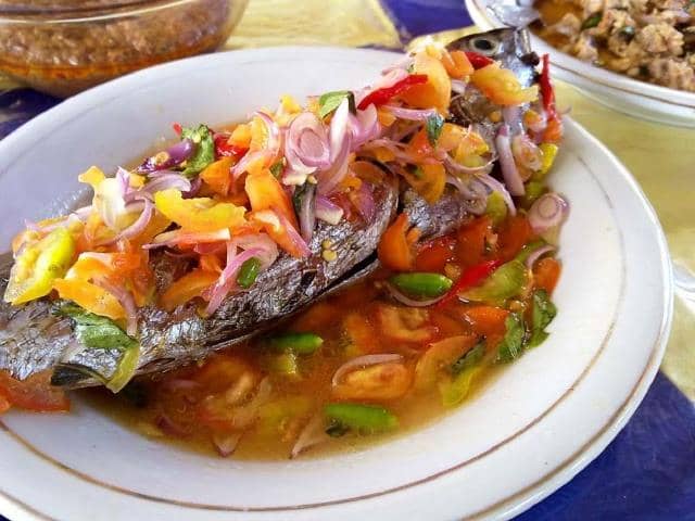 Sambal Colo-colo via Susiniotips.blogspotc, 1. Gohu Ikan , 2. Ikan Kuah Pala Banda , 3. Ikan Komu Asar , 4. Papeda Khas Maluku , 5. Nasi Jaha , 6. Sagu Woku Komo-Komo , 7. Sambal Colo-colo , 8. Bubur Sagu Ubi , 9. Nasi Lapola , 10. Kohu-Kohu , 11. Gatang Kenari, 12. Kasbi Komplet, 13. Acar Kuning, 14. Kue Asida, 15. Kue Bagea, 16. Halua Kenari, 17. Lapis Palaro, 18. Sagu Lempeng, 19. Bubur Ne, 20. Sagu Gula, 21. Kopi Sibu-Sibu
