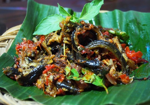 Sambel Welut, 1. Gudeg , 2. Krecek, 3. Bakpia Pathok, 4. Yangko, 5. Oseng Mercon, 6. Cilok Gajahan, 7. Cenil Jogja , 8. Geplak , 9. Coklat Monggo , 10. Bakmi Jogja , 11. Gatot Gunung Kidul , 12. Walang atau Belalang Goreng, 13. Nasi Tiwul, 14. Sego Abang Jirak , 15. Sayur Lombok Ijo , 16. Bakmi Pentil , 17. Peyek Tumpuk , 18. Mie Des , 19. Kue Adrem , 20. Sate Klatak , 21. Wedang Uwuh, 22. Wedang Ronde, 23. Nasi Kucing, 24. Mangut Lele, 25. Kopi Jos, 26. Ingkung Ayam, 27. Mie Lethek, 28. Soto Bathok, 29. Kipo, 30. Soto Lenthok, 31. Brongkos, 32. Geblek, 33. Sate Petir, 34. Tengkleng Gajah, 35. Kicak, 36. Sate Kere, 37. Kripik Belut, 38. Enthok Slenget, 39. Sego Pliket, 40. Sego Godhog, 41. Sambel Welut