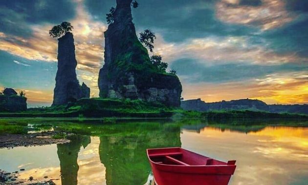 Sampan di Kolam Brown Canyon via IG @adam_pradana07, Sekilas Tentang Brown Canyon Semarang, Lokasi dan Rute Menuju Brown Canyon Semarang, Tiket Masuk, Jam Buka Brown Canyon Semarang & Waktu Terbaik, Alternatif Wisata Alam di Semarang, Tips Berkunjung ke Brown Canyon