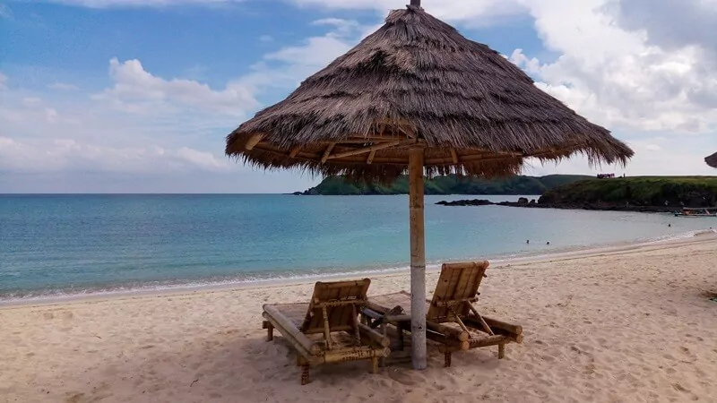 Santai Di Payung Jerami via Google Maps @Herve Mugnier, Lokasi Pantai Tanjung Aan, Rute Menuju Pantai Tanjung Aan, Jam Operasional , Tiket Pantai Tanjung Aan, Fasilitas Pantai Tanjung Aan, Pantai Tanjung Aan di Lombok, Batu Payung di Pantai Tanjung Aan Lombok, Berjemur di Pantai Tanjung Aan di Lombok, Daya Tarik Pantai Tanjung Aan, Tips Mengunjungi Pantai Tanjung Aan, Penginapan