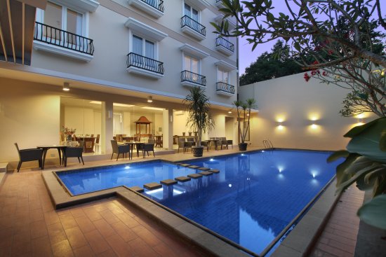 Sakanti Malioboro Hotel, 1. Hotel Mataram 1, 2. Hotel Airy Malioboro Sosrowijayan, 3. Gloria Amanda Hotel, 4. Istana Batik Ratna Hotel, 5. Sofyan Inn Hotel Unisi Yogyakarta, 6. Hotel 1001 Malam, 7. Hotel Neo Malioboro, 8. Hotel @HOM Platinum Gowongan, 9. Sakanti Malioboro Hotel, 10. Aura Hotel, 11. RedDoorz Near Malioboro Mall, 12. The Cabin, 13. Monica Hotel, 14. Hotel Berlian, 15. Hasian, 16. POP! Hotel, 17. Violet Hotel, 18. Bladok Hotel, 19. Garden Hotel, 20. Nueve Hotel, 21. Hotel Amallia, 22. Hotel Kristina, 23. Hotel Atalie