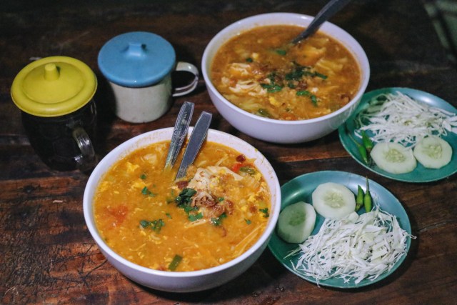 Sego Godhog, 1. Gudeg , 2. Krecek, 3. Bakpia Pathok, 4. Yangko, 5. Oseng Mercon, 6. Cilok Gajahan, 7. Cenil Jogja , 8. Geplak , 9. Coklat Monggo , 10. Bakmi Jogja , 11. Gatot Gunung Kidul , 12. Walang atau Belalang Goreng, 13. Nasi Tiwul, 14. Sego Abang Jirak , 15. Sayur Lombok Ijo , 16. Bakmi Pentil , 17. Peyek Tumpuk , 18. Mie Des , 19. Kue Adrem , 20. Sate Klatak , 21. Wedang Uwuh, 22. Wedang Ronde, 23. Nasi Kucing, 24. Mangut Lele, 25. Kopi Jos, 26. Ingkung Ayam, 27. Mie Lethek, 28. Soto Bathok, 29. Kipo, 30. Soto Lenthok, 31. Brongkos, 32. Geblek, 33. Sate Petir, 34. Tengkleng Gajah, 35. Kicak, 36. Sate Kere, 37. Kripik Belut, 38. Enthok Slenget, 39. Sego Pliket, 40. Sego Godhog, 41. Sambel Welut