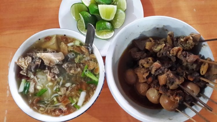Soto Bangkok, 1. Bandeng Presto, 2. Nasi Ayam Semarang, 3. Garang Asem, 4. Tahu Gimbal , 5. Soto Bangkok , 6. Mie Kopyok, 7. Babat Gongso, 8. Tahu Petis, 9. Lumpia , 10. Pisang Plenet , 11. Tahu Pong , 12. Kue Gandos , 13. Spekoek , 14. Kue Moachi, 15. Gudangan , 16. Roti Ganjel Rel , 17. Wingko Babat , 18. Olahan Burung Belibis , 19. Nasi Pindang, 20. Wedang Tahu, 21. Mangut Welut