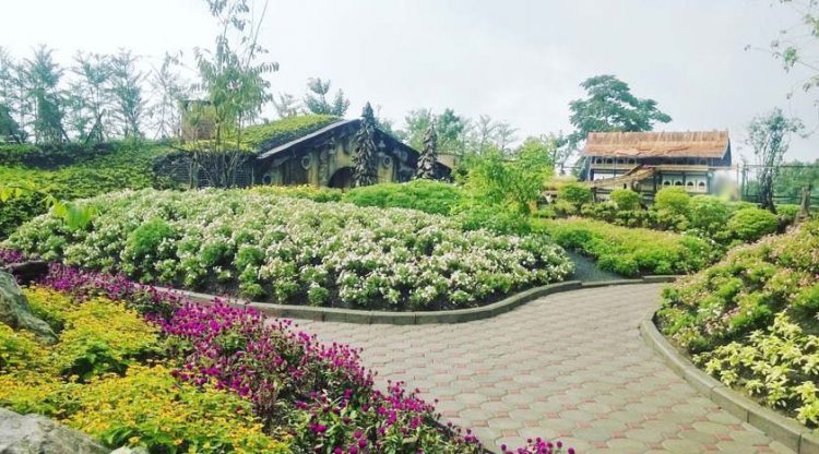 Taman Bunga, Lokasi dan Harga Tiket Farmhouse Lembang, Rute Ke Farmhouse Lembang, Harga Tiket Masuk, Jam Operasional Farmhouse Lembang, Fasilitas Farmhouse Lembang, Objek Wisata Favorit di Farmhouse Lembang Bandung, Tips Liburan ke Farmhouse Lembang