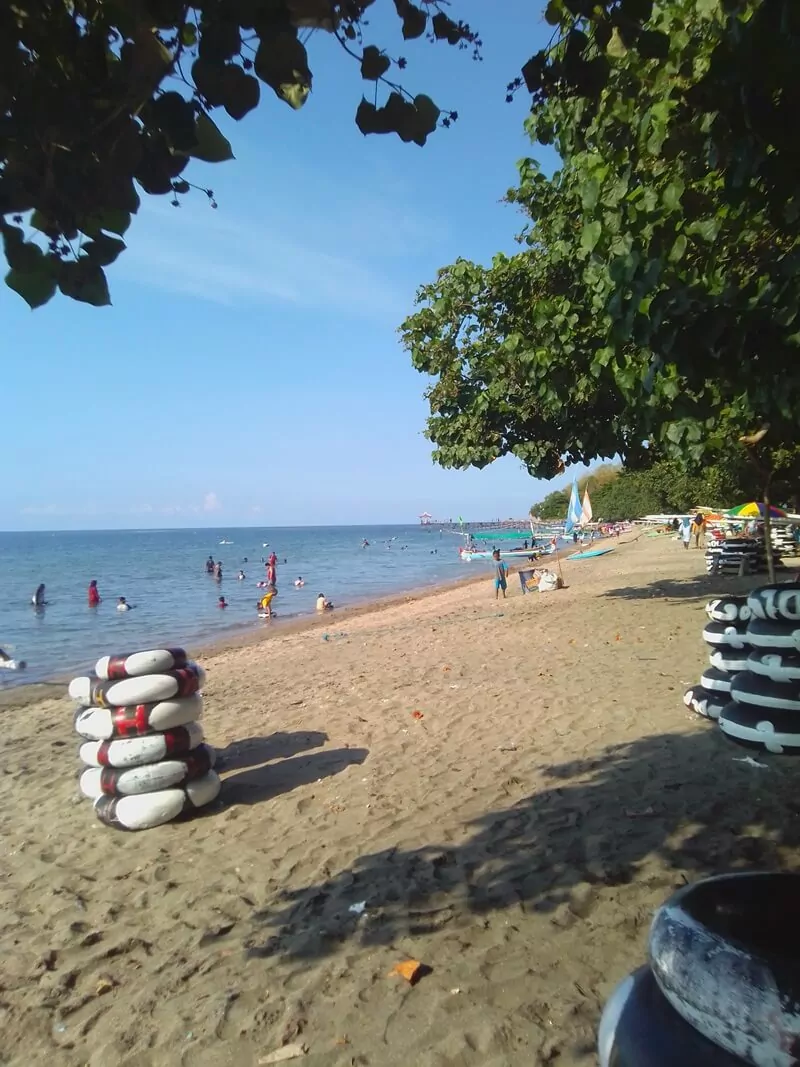 Terdapat Banyak Penyewaan Ban. GoogleMaps. Sumber lh5.googleusercontentcom, Sejarah Singkat, Mengenal Wisata Pantai Pasir Putih, Lokasi Wisata Pantai Pasir Putih, Harga Tiket Masuk, Rute Perjalanan Menuju Wisata Pantai, Fasilitas Pasir Putih Situbondo, Daya Tarik Wisata Pantai Pasir Putih Situbondo, Aktivitas Seru di Wisata Bahari Pasir Putih Situbondo, Hotel di Pantai Pasir Putih Situbondo, Tips Wisata
