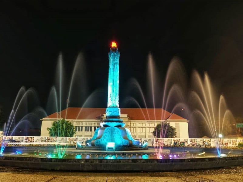 Tugu Muda Semarang , 1. Candi Gedong Songo, 2. Lawang Sewu , 3. Masjid Agung Jawa Tengah , 4. Pagoda Buddhagaya Watugong , 5. Umbul Sidomukti, 6. Sam Poo Kong, 7. Tugu Muda Semarang , 8. Masjid Kauman Semarang , 9. Semarang Contemporary Art Gallery, 10. Taman Srigunting , 11. Old City 3D Art Museum , 12. Puri Maerokoco, 13. Setiya Aji Flower Farm, 14. Wisata Gunung Kelir, 15. Hutan Pinus Kayon , 16. Goa Kreo dan Waduk Jatibarang , 17. Pantai Marina, 18. Taman Rekreasi Wonderia , 19. Bantir Hills, 20. Bukit Rong , 21. Museum Kereta Api Ambarawa , 22. La Kana White Chapel , 23. Bukit VW Semarang , 24. The Hills , 25. Kampoeng Wisata Taman Lele , 26. Wisata Eling Bening , 27. Taman Tabanas, 28. Benteng Pendem Ambarawa, 29. Curug Lawe , 30. Kota Lama , 31. Pantai Tirang , 32. Air Terjun Kali Pancur , 33. Banjir Kanal Barat , 34. Kebun Binatang Semarang , 35. Taman Wisata Tinjomoyo, 36. Water Blaster Bukit Candi Golf , 37. Simpang Lima Semarang , 38. Brown Canyon , 39. Rawa Pening  , 40. Kampung Wisata Rawa , 41. Goa Tirta Mulya 