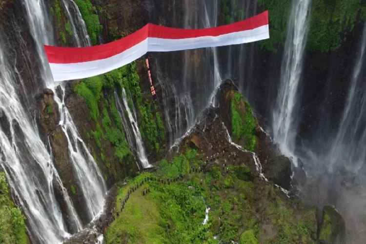 Air Terjun Coban Sewu Malang, Informasi Umum, Daya Tarik Coban Sewu, Lokasi Coban Sewu, Harga Tiket Masuk Coban Sewu, Fasilitas yang Tersedia di Coban Sewu, Pesona Wisata Air Terjun, Pemandangan Dari Ketinggian, Panorama Coban Sewu, Tips Liburan ke Coban Sewu