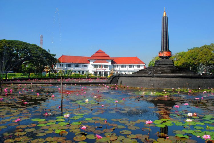 Informasi Umum, Sejarah Alun-alun kota Malang dari Alun-alun Merdeka, Alun Alun Bunder, Akses Menuju ke Alun-alun Kota Malang, Harga Tiket Masuk, Fasilitas yang Tersedia, Waktu Terbaik Berkunjung & Jam Operasional, Kegiatan Seru Alun-alun kota Malang