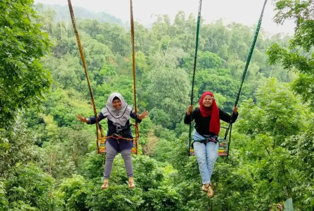 Ayunan Tepi Jurang via Gmap @Putri Surya, Informasi Umum, Lokasi Wisata Claket Adventure Park, Harga Tiket Masuk Wisata Claket Adventure Park, Jam Buka, Daya Tarik, Galeri Foto