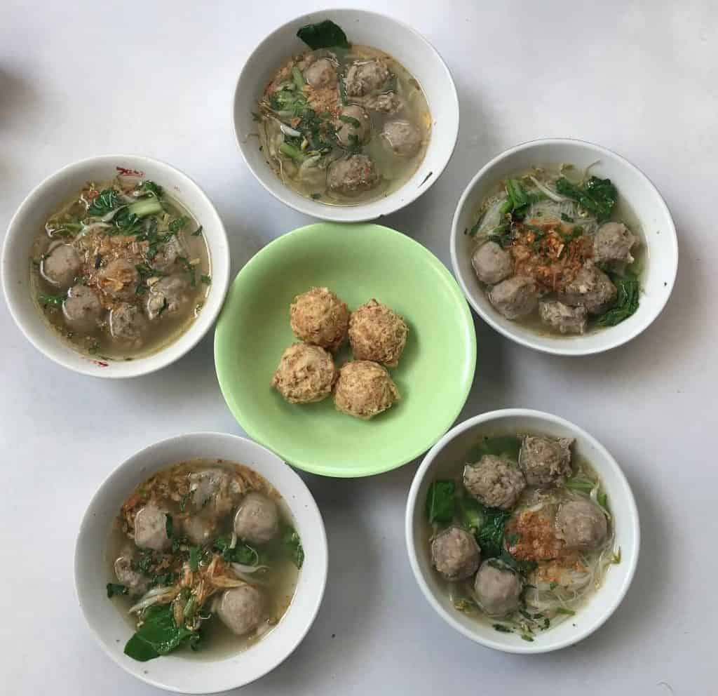 Bakso Arief, 1. Bakso Arief, 2. Bakso Barbel Agung Hercules, 3. Bakso Beranak Cimahi, 4. Bakso Beranak dalam Sumur, 5. Bakso Ceker Braga, 6. Bakso Cuankie Serayu, 7. Bakso Malang Enggal, 8. Bakso Rudal Anggrek, 9. Bakso Semar, 10. Mie Bakso Akung, 11. Bakso Soun, 12. Bakso Panghegar, 13. Mie Bakso Ramdhan, 14. Bakso Ja’i, 15. Bakso Boedjangan, 16. Bakso Lotus, 17. Bakso Jabrig, 18. Bakso Ikah Asgar, 19. Bakso Solo Condong Raos, 20. Bakso Istighfar Mang Dadang, 21. Bakso Kadeudeuh