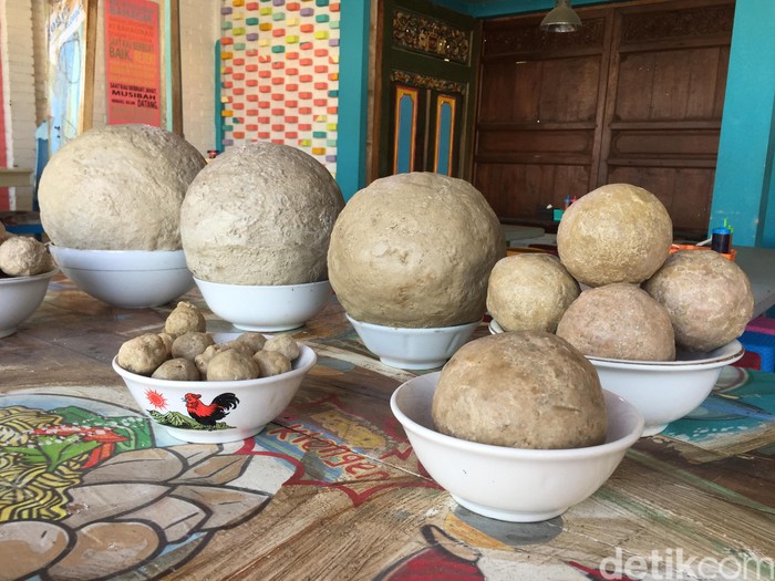 Bakso Klenger Ratu Sari via Detik, 1. Bakso Arema, 2. Bakso Bethesda 74, 3. Bakso Jawi Bu Miyar, 4. Bakso Klenger Ratu Sari (5 kg), 5. Bakso Kuning Gading (Tutup Permanen), 6. Bakso Lombok Uleg Pak Di, 7. Bakso Pak Jam, 8. Bakso Paru Pak Kintel, 9. Bakso Tengkleng Mas Bambang, 10. Bakso Urat & Soto Cak Eka, 11. Bakso Demit, 12. Bakso Pak Tris, 13. Bakso Pak Narto, 14. Bakso Arema Soringin, 15. Bakso Oyo, 16. Bakso Kharisma Jaya, 17. Baso Aci Ena, 18. Bakso BM, 19. Bakso Tikungan, 20. Bakso Mblenger, 21. Bakso Paru Pak Kumpeno, 22. Bakso Kerikil Pak Bowo, 23. Bakso Budiman, 24. Bakso Cuangki Akang Bandung, 25. Bakso Sumsum Seneng, 26. Bakso Cendol, 27. Bakso Merapi, 28. Bakso Pak Eko, 29. Bakso Kerikil Pak Supri, 30. Bakso Tumpeng