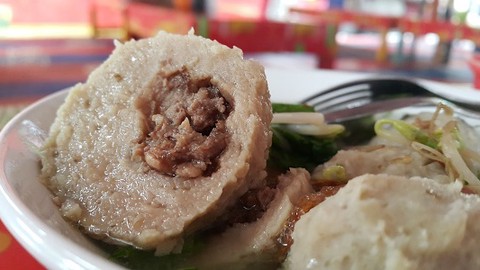 Bakso Lotus, 1. Bakso Arief, 2. Bakso Barbel Agung Hercules, 3. Bakso Beranak Cimahi, 4. Bakso Beranak dalam Sumur, 5. Bakso Ceker Braga, 6. Bakso Cuankie Serayu, 7. Bakso Malang Enggal, 8. Bakso Rudal Anggrek, 9. Bakso Semar, 10. Mie Bakso Akung, 11. Bakso Soun, 12. Bakso Panghegar, 13. Mie Bakso Ramdhan, 14. Bakso Ja’i, 15. Bakso Boedjangan, 16. Bakso Lotus, 17. Bakso Jabrig, 18. Bakso Ikah Asgar, 19. Bakso Solo Condong Raos, 20. Bakso Istighfar Mang Dadang, 21. Bakso Kadeudeuh