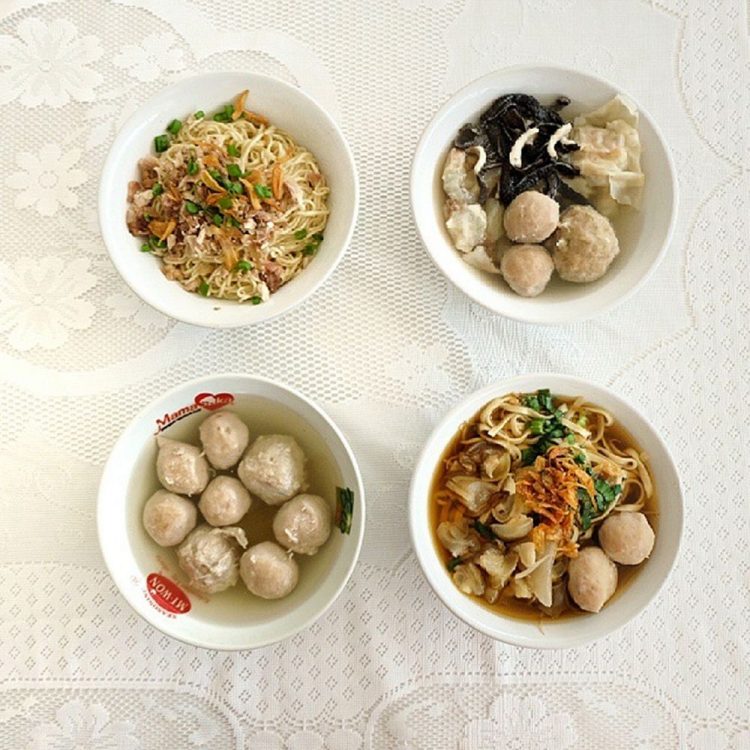 Bakso Panghegar via IG @duniakulinerbdg, 1. Bakso Arief, 2. Bakso Barbel Agung Hercules, 3. Bakso Beranak Cimahi, 4. Bakso Beranak dalam Sumur, 5. Bakso Ceker Braga, 6. Bakso Cuankie Serayu, 7. Bakso Malang Enggal, 8. Bakso Rudal Anggrek, 9. Bakso Semar, 10. Mie Bakso Akung, 11. Bakso Soun, 12. Bakso Panghegar, 13. Mie Bakso Ramdhan, 14. Bakso Ja’i, 15. Bakso Boedjangan, 16. Bakso Lotus, 17. Bakso Jabrig, 18. Bakso Ikah Asgar, 19. Bakso Solo Condong Raos, 20. Bakso Istighfar Mang Dadang, 21. Bakso Kadeudeuh