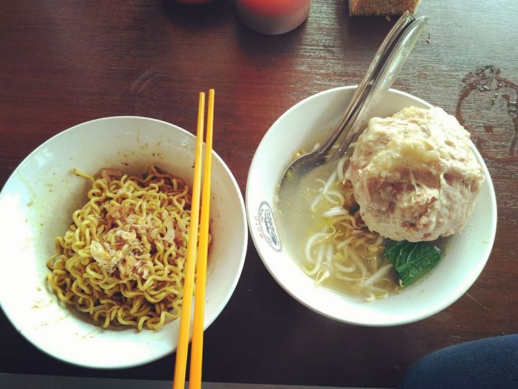Bakso Solo Condong Raos, 1. Bakso Arief, 2. Bakso Barbel Agung Hercules, 3. Bakso Beranak Cimahi, 4. Bakso Beranak dalam Sumur, 5. Bakso Ceker Braga, 6. Bakso Cuankie Serayu, 7. Bakso Malang Enggal, 8. Bakso Rudal Anggrek, 9. Bakso Semar, 10. Mie Bakso Akung, 11. Bakso Soun, 12. Bakso Panghegar, 13. Mie Bakso Ramdhan, 14. Bakso Ja’i, 15. Bakso Boedjangan, 16. Bakso Lotus, 17. Bakso Jabrig, 18. Bakso Ikah Asgar, 19. Bakso Solo Condong Raos, 20. Bakso Istighfar Mang Dadang, 21. Bakso Kadeudeuh
