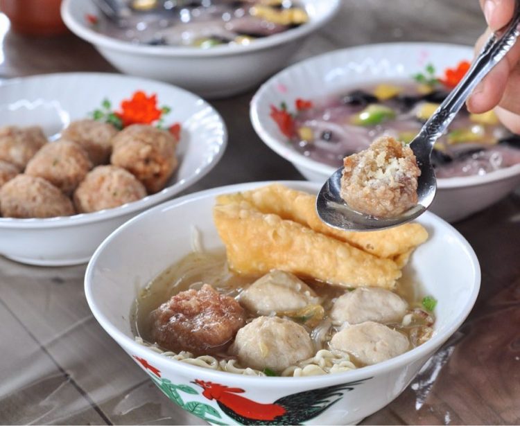 Bakso Tikungan via Ig @nongkrong_jogja, 1. Bakso Arema, 2. Bakso Bethesda 74, 3. Bakso Jawi Bu Miyar, 4. Bakso Klenger Ratu Sari (5 kg), 5. Bakso Kuning Gading (Tutup Permanen), 6. Bakso Lombok Uleg Pak Di, 7. Bakso Pak Jam, 8. Bakso Paru Pak Kintel, 9. Bakso Tengkleng Mas Bambang, 10. Bakso Urat & Soto Cak Eka, 11. Bakso Demit, 12. Bakso Pak Tris, 13. Bakso Pak Narto, 14. Bakso Arema Soringin, 15. Bakso Oyo, 16. Bakso Kharisma Jaya, 17. Baso Aci Ena, 18. Bakso BM, 19. Bakso Tikungan, 20. Bakso Mblenger, 21. Bakso Paru Pak Kumpeno, 22. Bakso Kerikil Pak Bowo, 23. Bakso Budiman, 24. Bakso Cuangki Akang Bandung, 25. Bakso Sumsum Seneng, 26. Bakso Cendol, 27. Bakso Merapi, 28. Bakso Pak Eko, 29. Bakso Kerikil Pak Supri, 30. Bakso Tumpeng