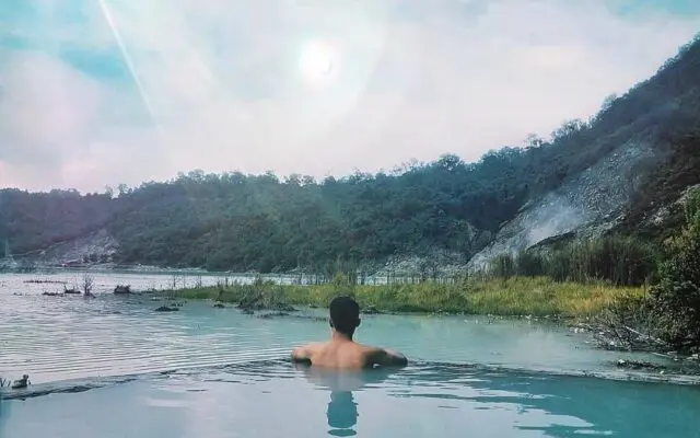 Fasiltias Kolam Tempat Berendam Air Panas via Instagram @lukman_euy, Informasi Umum, Harga Tiket Masuk Menuju Wisata Talaga Bodas Garut, Jam Operasional, Lokasi Wisata Talaga Bodas Garut, Rute menuju Wisata Talaga Bodas Garut, Fasilitas Wisata, Aktivitas Seru di Telaga Bodas