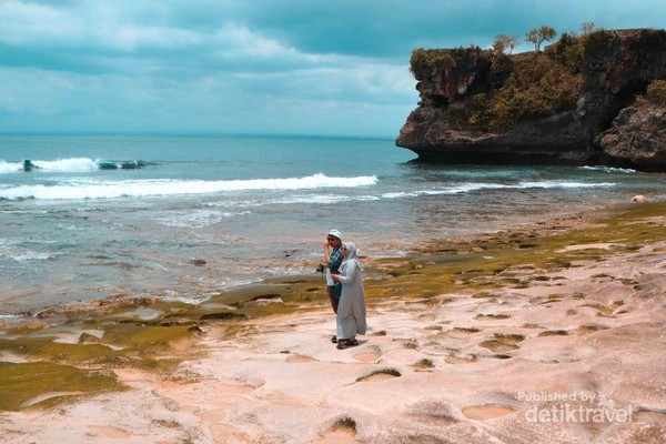 Foto di Tepi PantaiBalangan, Lokasi Wisata Pantai Balangan, Rute Menuju Wisata Pantai Balangan, Waktu Tempuh Ke Balangan Beach Bali, Pilihan Transportasi Menuju Balangan Beach Bali, Harga Tiket Masuk Wisata Pantai Balangan, Daya Tarik Pantai Balangan Untuk Tempat Liburan, Area Tebing Tinggi Spot Populer Wisatawan, Aktivitas Wisatawan, Waktu Terbaik Berkunjung, Aktivitas Seru di Pantai Balangan, Objek Wisata Pantai di Sekitar Balangan Beach, FAQ untuk Balangan Beach Bali