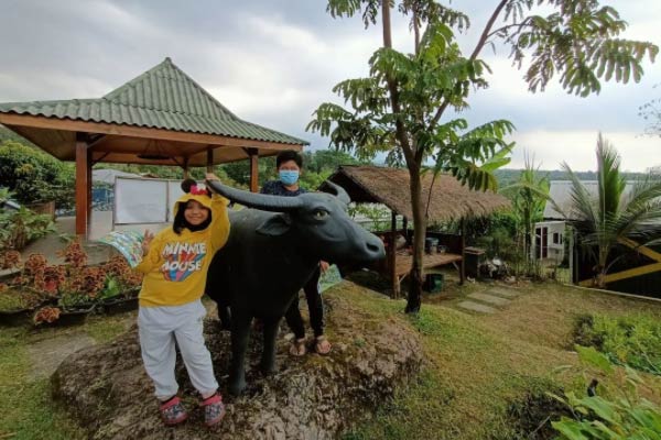 Foto via www.instagram.com @azzarabatik, Informasi Umum, Harga Tiket Masuk Wisata, Lokasi Wisata Kebun Pak Budi, Rute Wisata Kebun Pak Budi, Fasilitas Wisata, Daya Tarik, Aktivitas Seru