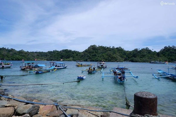 Foto via www.instagram.com @gotravelly, Informasi Umum, Sejarah Asal Mula, Fasilitas yang Tersedia di Wisata Pantai Sendang Biru, Lokasi Wisata Pantai Sendang Biru, Keindahan dan Potensi, Pelelangan Ikan, Penginapan, Galeri Foto