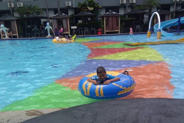 Foto via www.instagram.com @elitaachon, Informasi Umum, Tiket Masuk Wisata Batu Wonderland, Fasilitas Batu Wonderland Waterpark & Resort Hotel, Galeri Foto