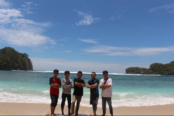 Foto via www.instagram.com @fathur.rochmat, Informasi Umum, Sejarah Asal Mula, Fasilitas yang Tersedia di Wisata Pantai Sendang Biru, Lokasi Wisata Pantai Sendang Biru, Keindahan dan Potensi, Pelelangan Ikan, Penginapan, Galeri Foto