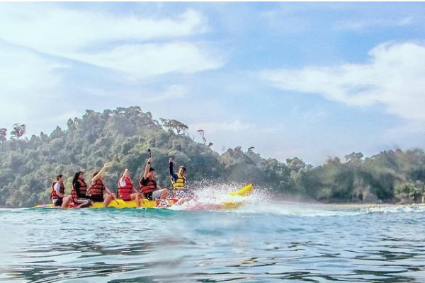 Foto via www.instagram.com @stephanusnath, Informasi Umum, Sejarah Asal Mula, Fasilitas yang Tersedia di Wisata Pantai Sendang Biru, Lokasi Wisata Pantai Sendang Biru, Keindahan dan Potensi, Pelelangan Ikan, Penginapan, Galeri Foto