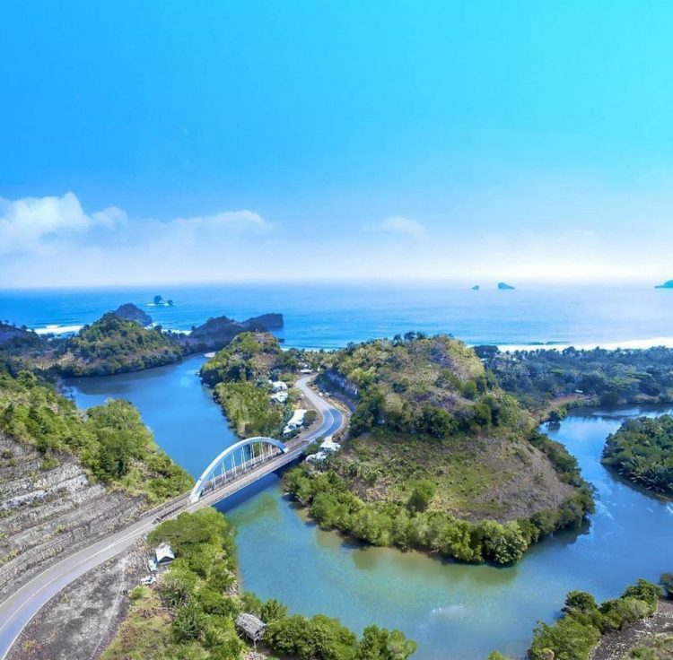 Foto via Instagram.com @raditya.maulana, Informasi Umum, Misteri Legenda, Daya Tarik, Akses Menuju Lokasi Pantai Bajul Mati, Harga Tiket Masuk Pantai Bajul Mati, Fasilitas yang tersedia di Pantai Bajul Mati, Eksplore Keindahan Pantai, Aktivitas Seru di Pantai Bajul Mati