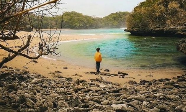 Foto via instagram.com @amazingmalang, Informasi Umum, Keunikan Pantai  , Akses Jalan Menuju Pantai Kedung Celeng, Harga Tiket Masuk, Kegiatan yang dapat dilakukan di Pantai Kedung Celeng