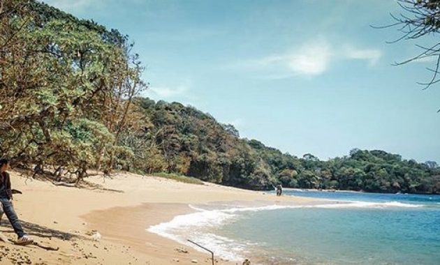 Foto via instagram.com @ardany_prasetya, Informasi Umum, Keunikan Pantai  , Akses Jalan Menuju Pantai Kedung Celeng, Harga Tiket Masuk, Kegiatan yang dapat dilakukan di Pantai Kedung Celeng