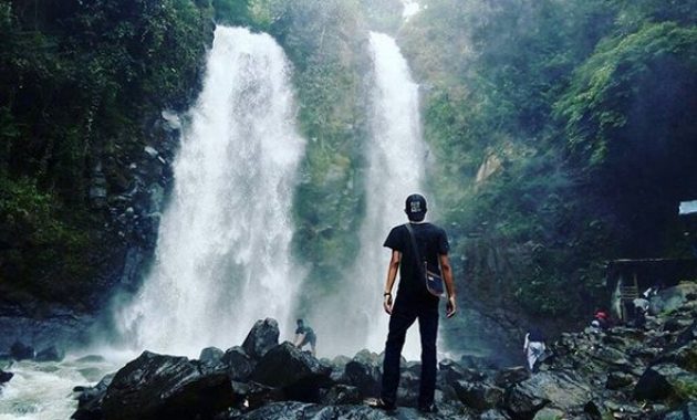 Foto via instagram.com @atang_08, Informasi Umum, Rute Menuju Lokasi Air Terjun, Harga Tiket Masuk, Fasilitas, Keindahan Curug Cinulang Sumedang, Daya Tarik