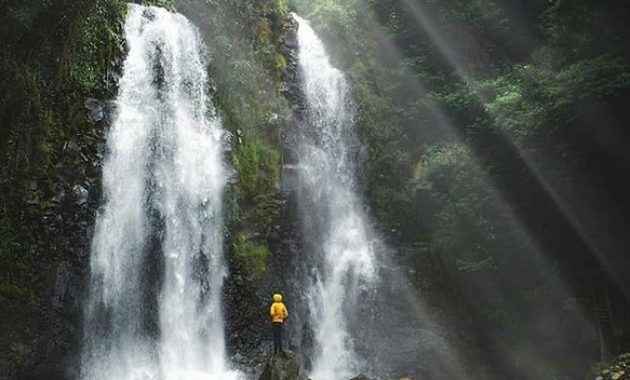 Foto via instagram.com @info.seputar.bandung, Informasi Umum, Rute Menuju Lokasi Air Terjun, Harga Tiket Masuk, Fasilitas, Keindahan Curug Cinulang Sumedang, Daya Tarik