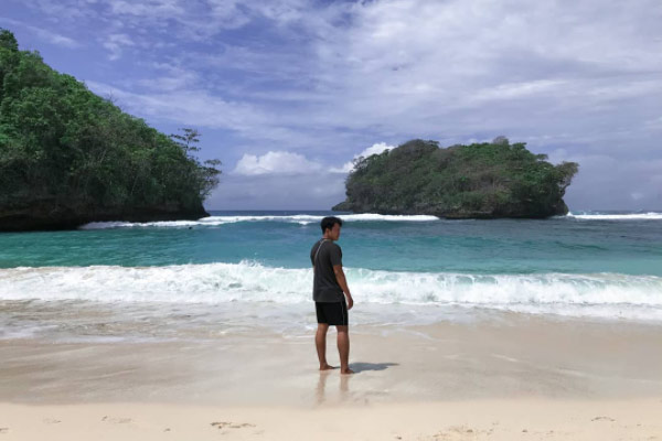 Foto via instagram.com @nh.hidayat_, Informasi Umum, Misteri Legenda, Daya Tarik, Akses Menuju Lokasi Pantai Bajul Mati, Harga Tiket Masuk Pantai Bajul Mati, Fasilitas yang tersedia di Pantai Bajul Mati, Eksplore Keindahan Pantai, Aktivitas Seru di Pantai Bajul Mati