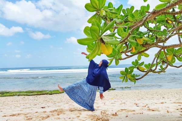 Foto via instagram.com @nofianacide, Informasi Umum, Misteri Legenda, Daya Tarik, Akses Menuju Lokasi Pantai Bajul Mati, Harga Tiket Masuk Pantai Bajul Mati, Fasilitas yang tersedia di Pantai Bajul Mati, Eksplore Keindahan Pantai, Aktivitas Seru di Pantai Bajul Mati