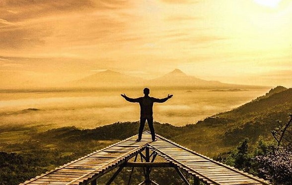 Gambar via instagram.com @PunthukMongkrong, Informasi Umum, Tiket Masuk Punthuk Mongkrong, Lokasi Punthuk Mongkrong Magelang, Rute Menuju Lokasi Wisata, Tips Berwisata