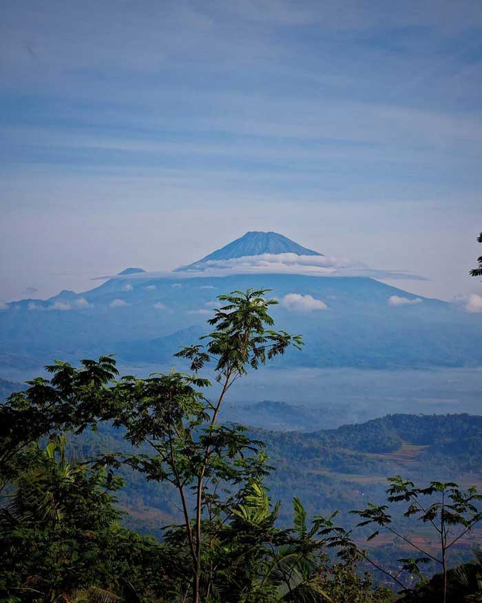 Gambar via instagram.com @fazizan_anwar, Informasi Umum, Tiket Masuk Punthuk Mongkrong, Lokasi Punthuk Mongkrong Magelang, Rute Menuju Lokasi Wisata, Tips Berwisata