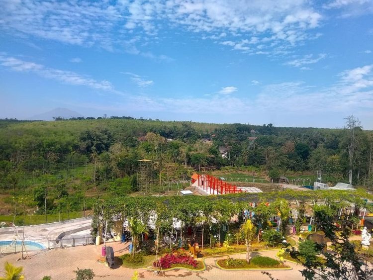 Galari Foto Wisata Watu Gajah, Informasi Umum, Sekapur Sirih, Rute Menuju Watu Gajah Park Semarang, Harga Tiket Masuk Watu Gajah Park Semarang, Fasilitas Objek Wisata Watu Gajah, Wahana Seru di Taman Wisata Watu Gajah, Galeri Foto