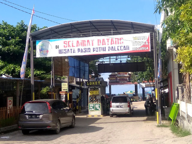 Gerbang Masuk Pantai Dalegan, Informasi Umum, Daya Tarik, Lokasi dan Rute Pantai Delegan Panceng, Harga Tiket Masuk Pantai Delegan Panceng, Fasilitas Pantai, Aktivitas Seru, Galeri Foto