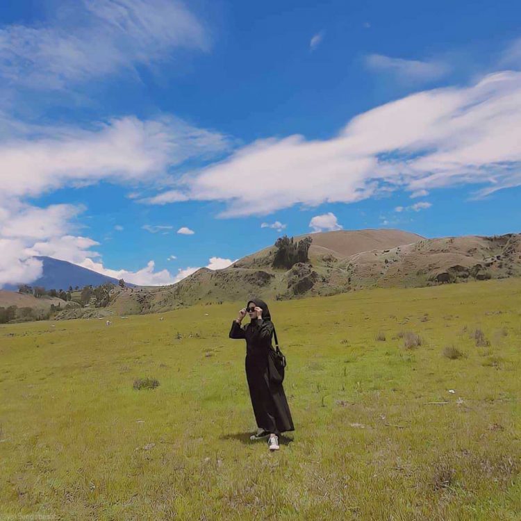 Hamparan Padang Rumput yang Cantik via Instagram.com @lliiinndaaa_, Informasi Umum, Rute dan Lokasi Kawah Wurung Bondowoso, Harga Tiket Masuk Kawah Wurung Bondowoso, Jam Operasional, Fasilitas yang Tersedia, Kegiatan Seru di Kawah Wurung