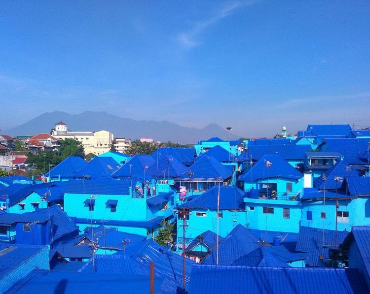 Habiskan Sekitar 15 ton cat berwarna biru, Informasi Umum, Alamat Wisata Kampung Biru, Harga Tiket Masuk Wisata Kampung Biru, Spot foto Wisata Kampung Biru, Eksplore Kampung Biru, Galeri Foto